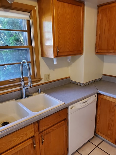 Building Photo - 1163 Higgins Ave