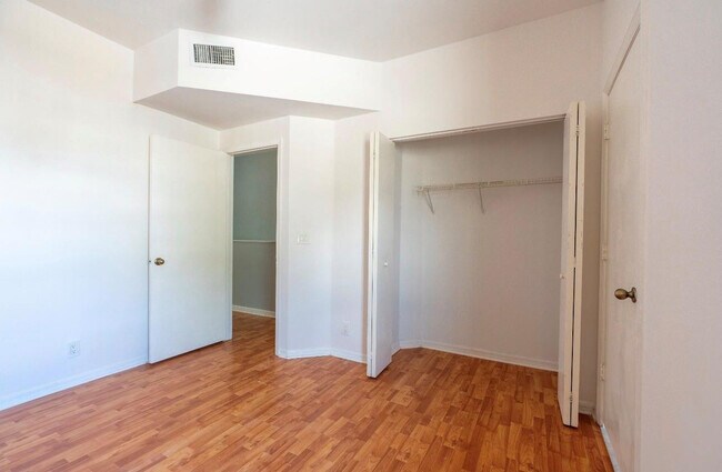 Building Photo - 1928 Madeira Dr