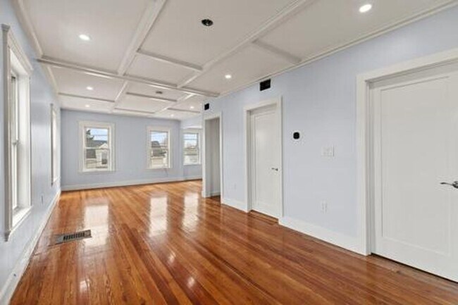 Building Photo - 1008 Winthrop Ave