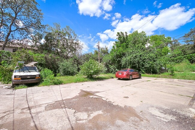 Building Photo - 7139 Eastlawn Dr