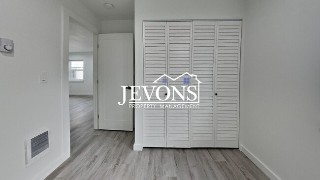 Building Photo - 6114 N 49th St