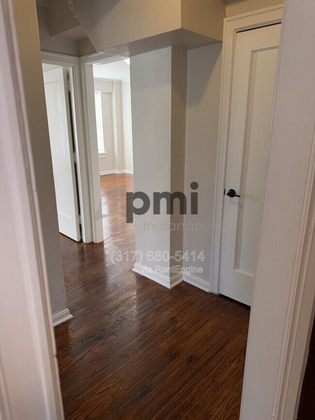 Building Photo - 1 W 28th St