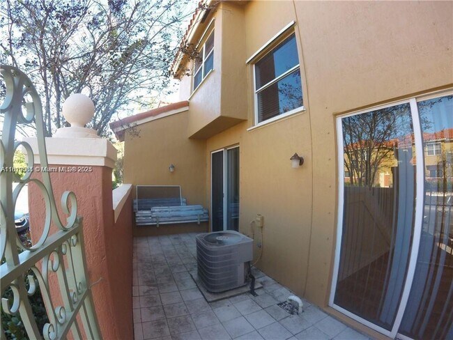 Building Photo - 700 SW 106th Ave
