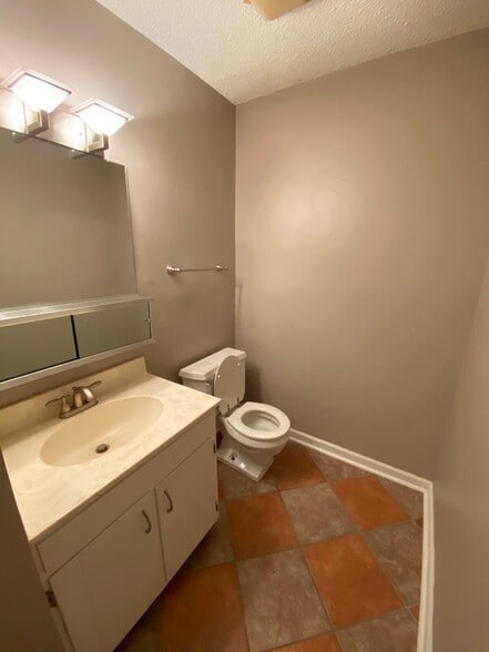 Building Photo - 108 Burwash Ave