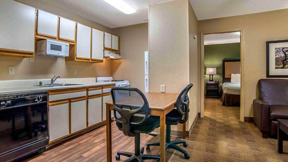 Building Photo - 530 Woods Lake Rd