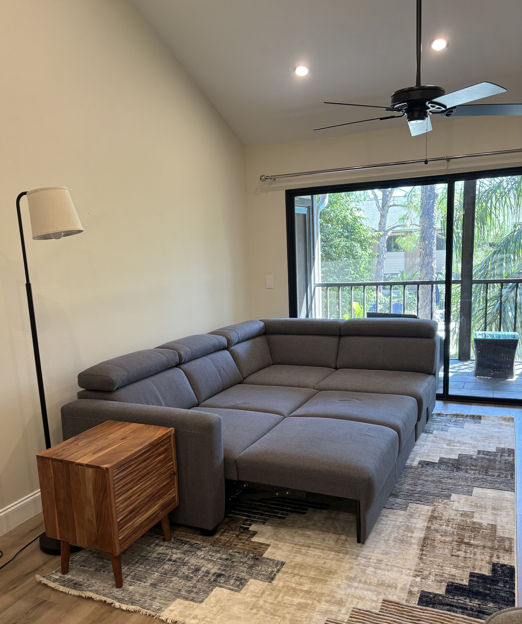 Pull out sofa/ Queen - 1709 Pelican Cove Rd