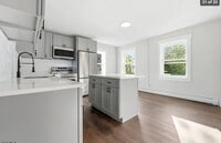 Building Photo - 60 Brainard St
