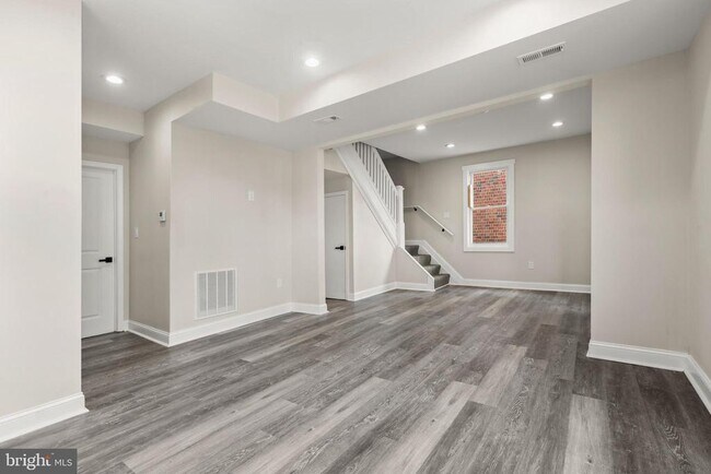 Building Photo - 505 McCabe Ave