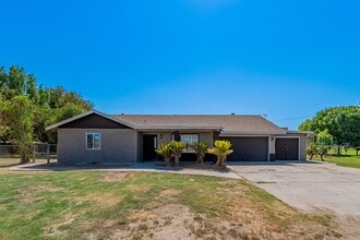 Building Photo - Acreage Property for Rent!!