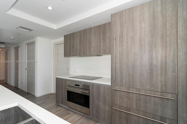 Building Photo - 801 S Miami Ave