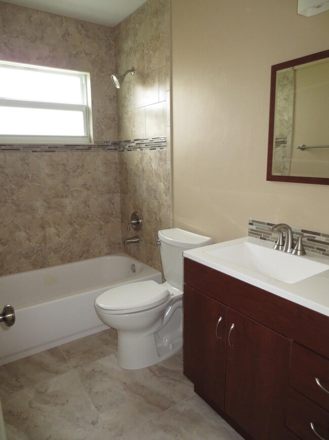 Building Photo - 1283 Anhinga Dr