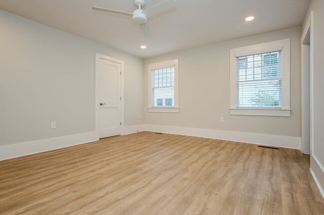 Building Photo - 616 Linwood Ave NE