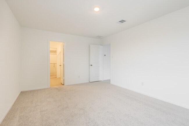 Building Photo - 303 Bush Mdw Ln