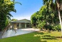 Building Photo - 1333 SW 16th St