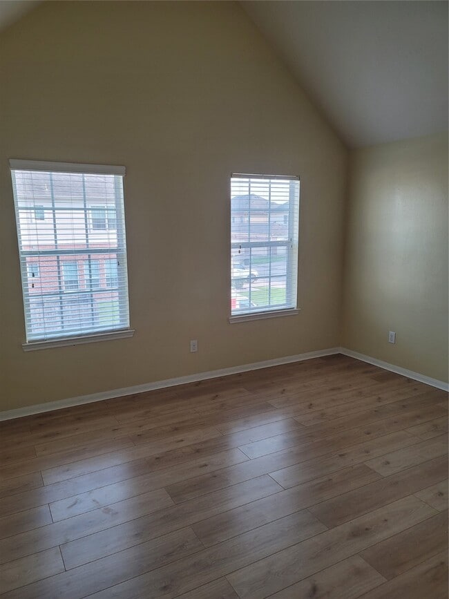 Building Photo - 14202 Silver Hollow Ln