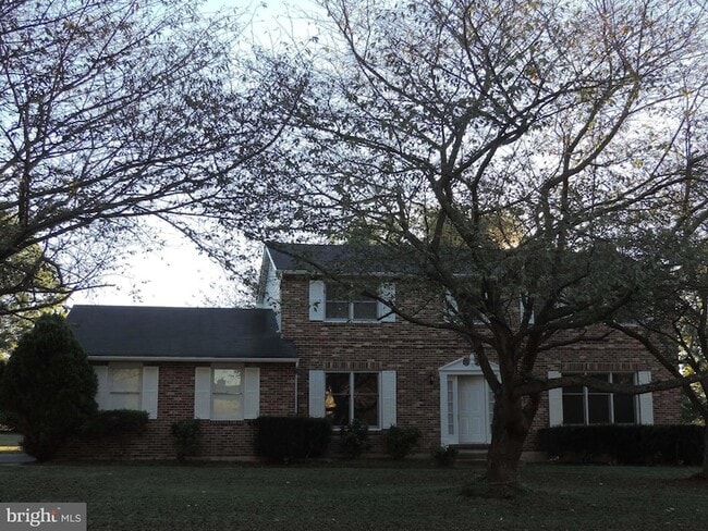 Primary Photo - 27 Stuyvesant Dr
