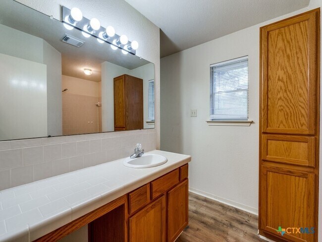 Building Photo - 510 Maricopa Dr