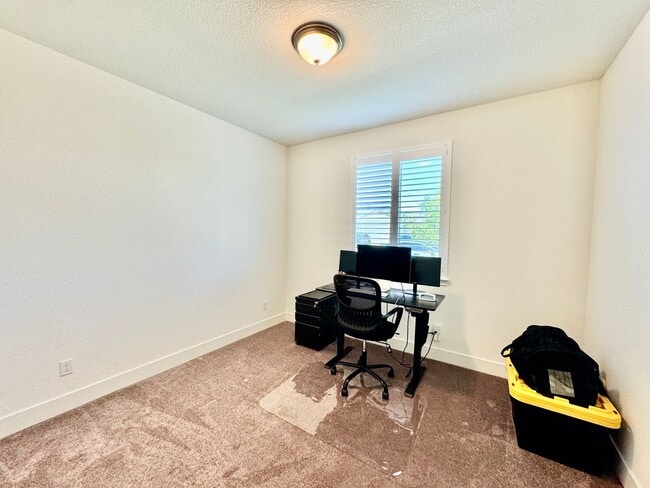 Building Photo - 1121 Pearl Dr