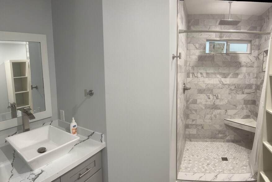 Restroom - 917 Clemensen Ave