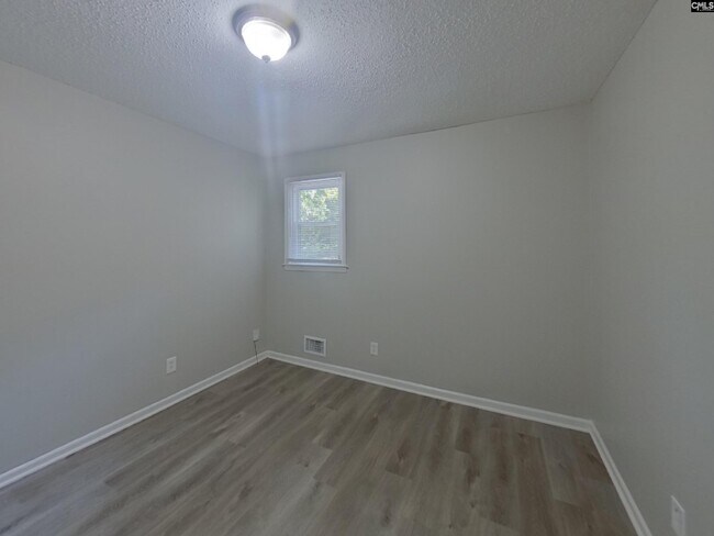Building Photo - 530 N Royal Tower Dr