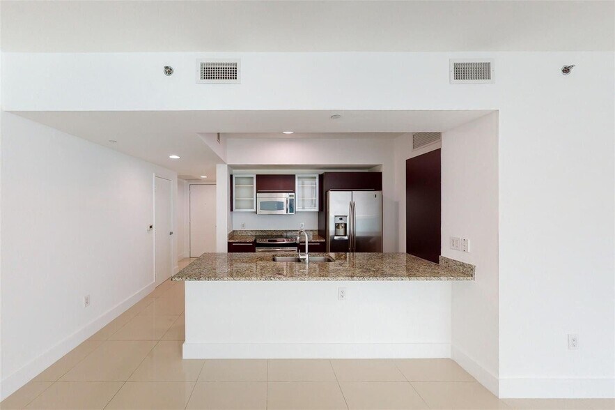 Building Photo - 951 Brickell Ave