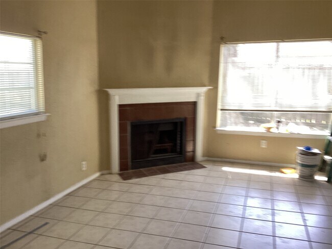 Building Photo - 15831 Bazelbriar Ln