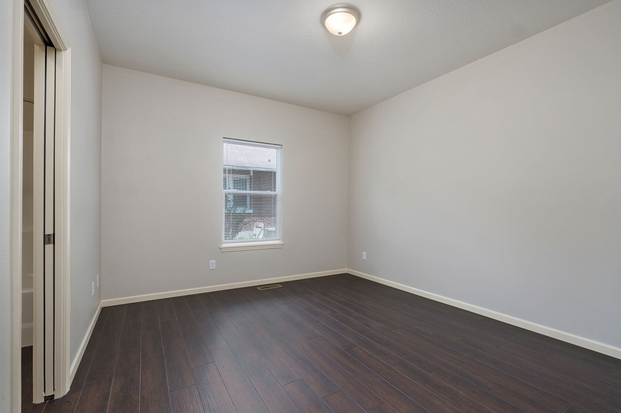 Building Photo - 1345 E Cherry St