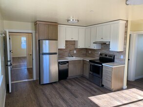 Building Photo - CHECK OUT THIS WARM 1 BEDROOM, 1 BATH APAR...