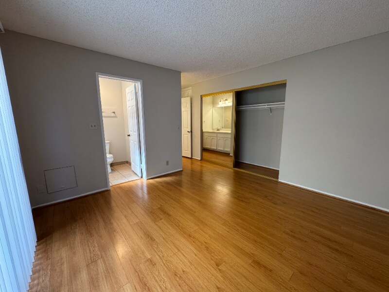 Building Photo - 725 E Providencia Ave