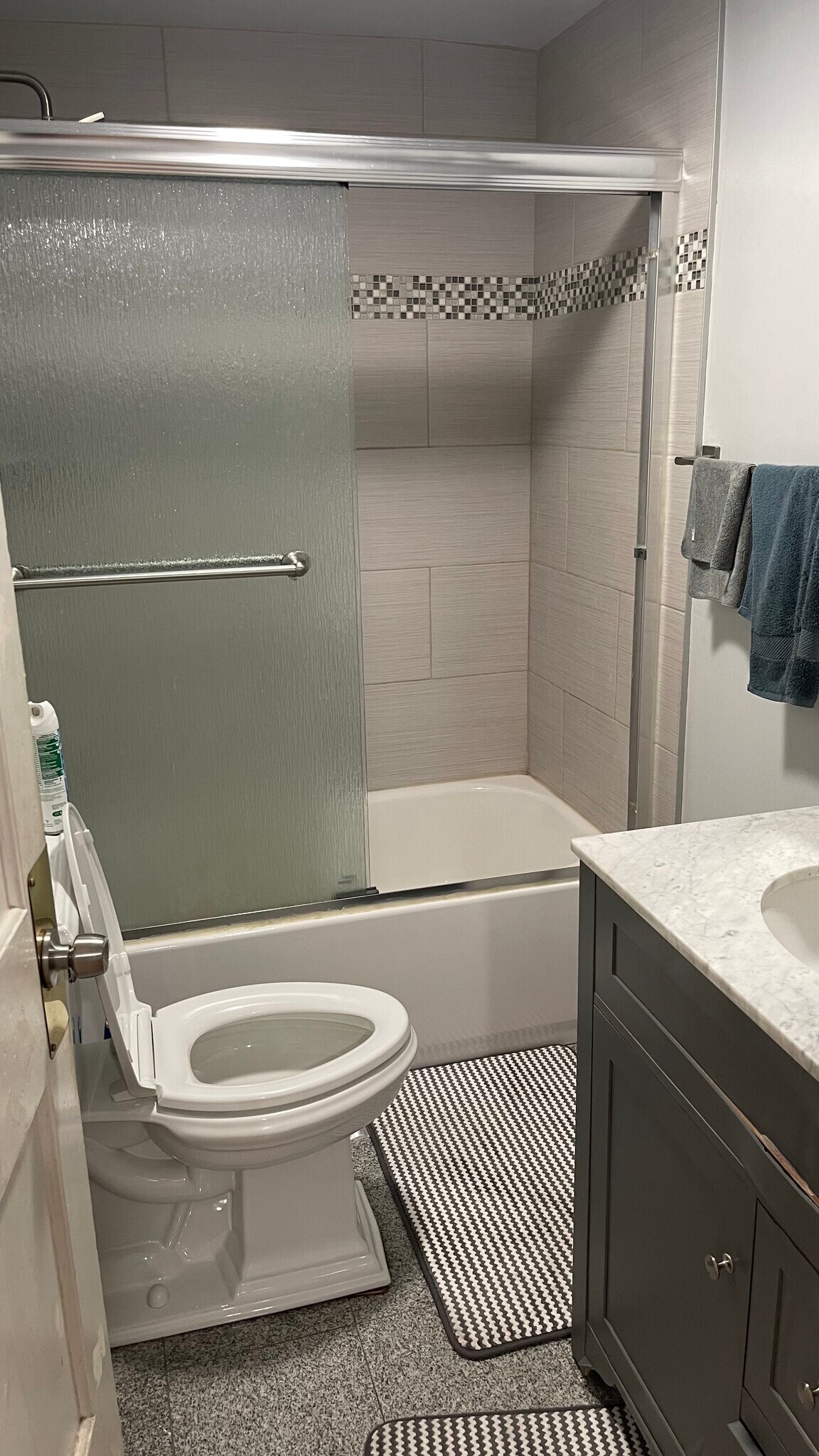 Building Photo - 58 Hunting St