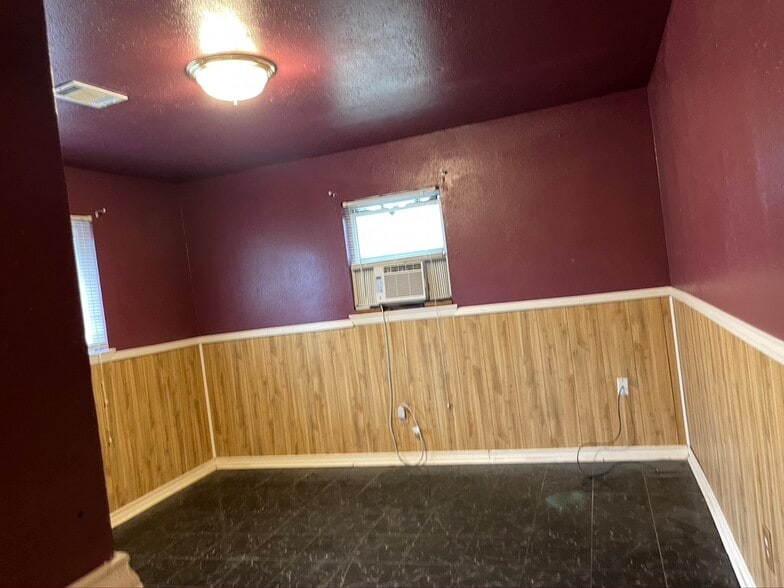 Old Master Bedroom - 301 Cypress St