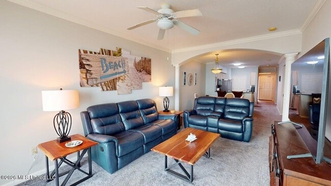 Building Photo - 2230 Beach Dr