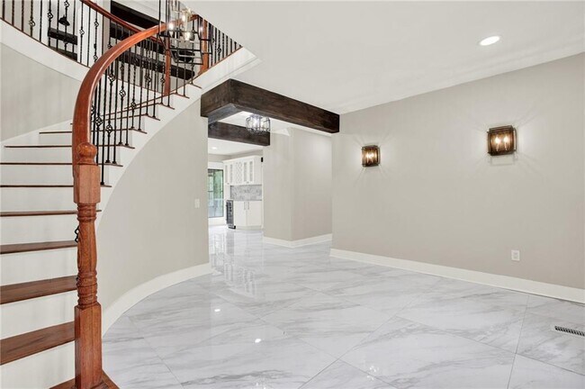 Building Photo - 3270 Brookview Dr