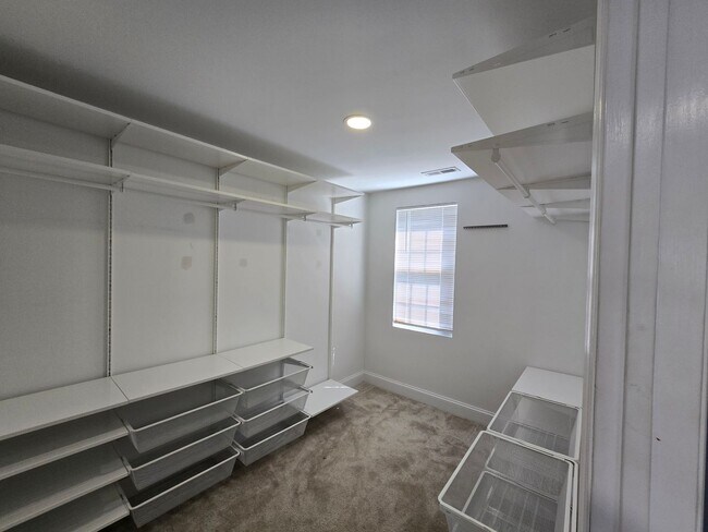 Building Photo - Downtown Greensboro Stunner – Fully Renovated!