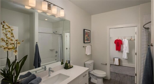 Building Photo - 100 Oakbrook Dr