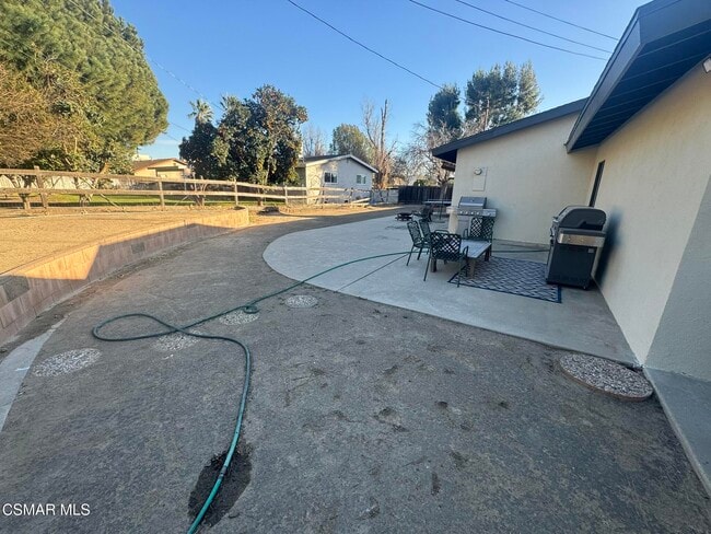 Building Photo - 2623 Avenida Simi