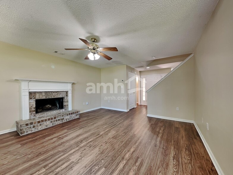 Building Photo - 130 Parkview Rd