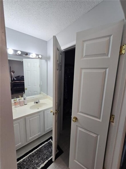 Building Photo - 1090 Kilmington Ct