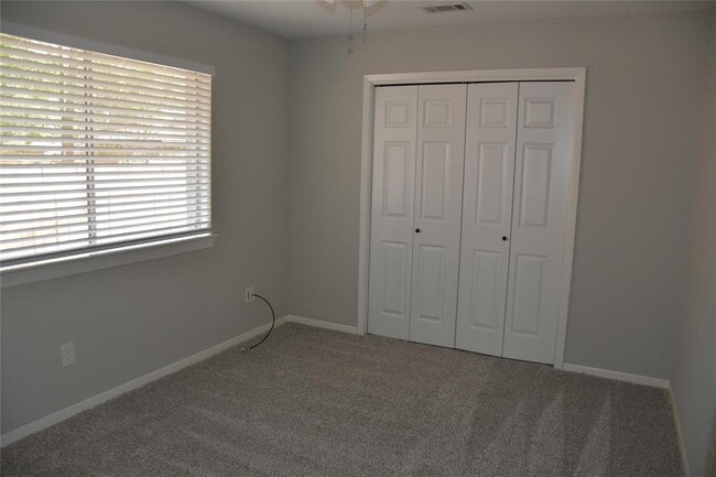Building Photo - 30 S Woodstock Cir Dr