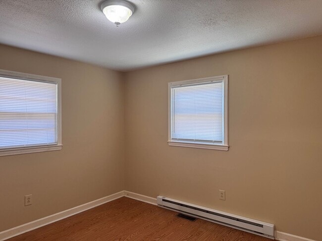 Building Photo - 915 Pine Cir Dr