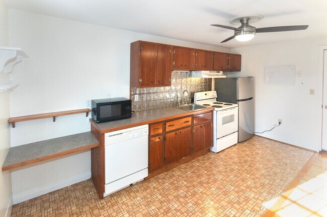 Building Photo - 174 Drew Rd