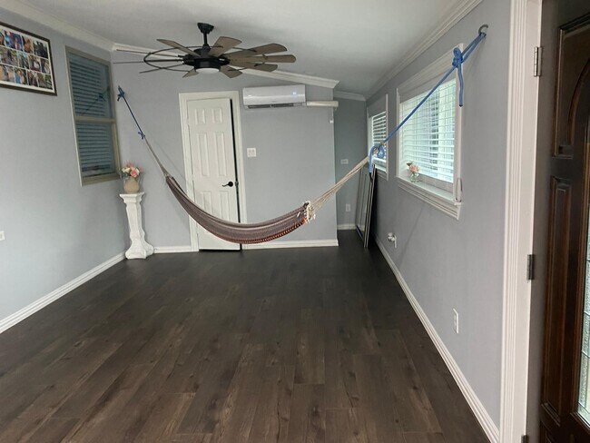 Building Photo - 25845 Peach Dr