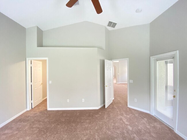 Building Photo - ? Freshly Updated Home Minutes from Disney...