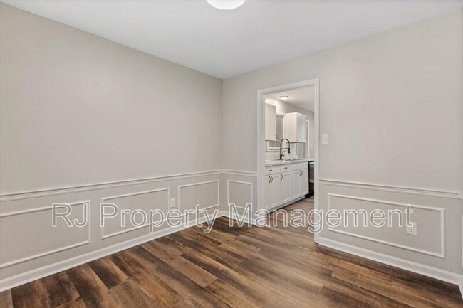 Building Photo - 5773 Redbud Cove