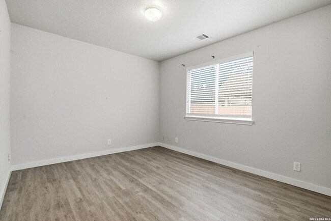 Building Photo - 414 Willow Grove Dr