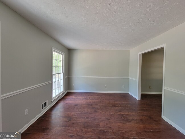 Building Photo - 679 Wellington Way