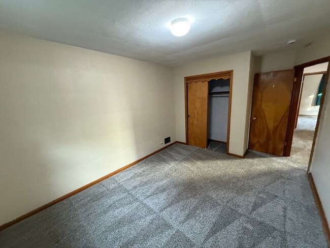 Building Photo - 595 18th St NE