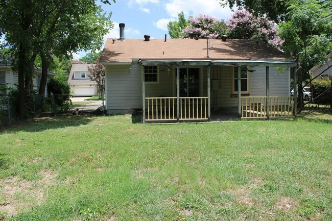 Building Photo - 1313 Casa Vale Dr