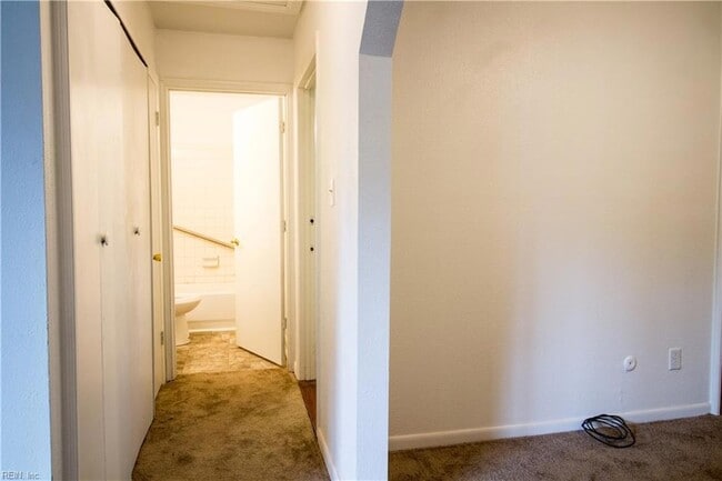 Building Photo - 1343 W 39th St