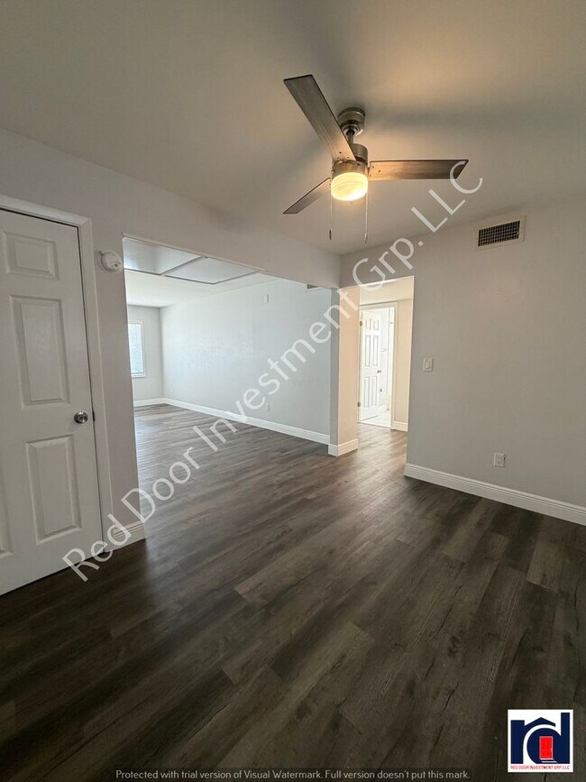 Building Photo - 2 Bedroom 1.5 Bath in the Heart of Downtown Deland~Available Now~